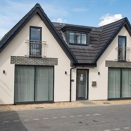 Orchid Lodge - Two Bed Generous Flat - Parking, Netflix, Wifi - Close To Blenheim Palace & Oxford - F4 Kidlington Eksteriør billede