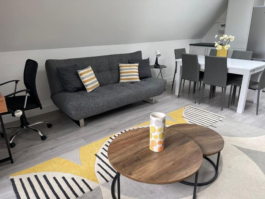 Orchid Lodge - Two Bed Generous Flat - Parking, Netflix, Wifi - Close To Blenheim Palace & Oxford - F4 Kidlington Eksteriør billede