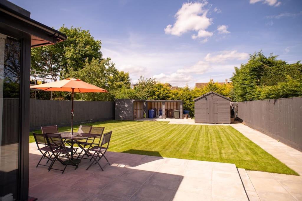Orchid Lodge - Two Bed Generous Flat - Parking, Netflix, Wifi - Close To Blenheim Palace & Oxford - F4 Kidlington Eksteriør billede