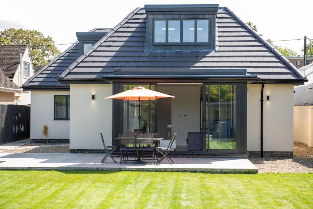 Orchid Lodge - Two Bed Generous Flat - Parking, Netflix, Wifi - Close To Blenheim Palace & Oxford - F4 Kidlington Eksteriør billede