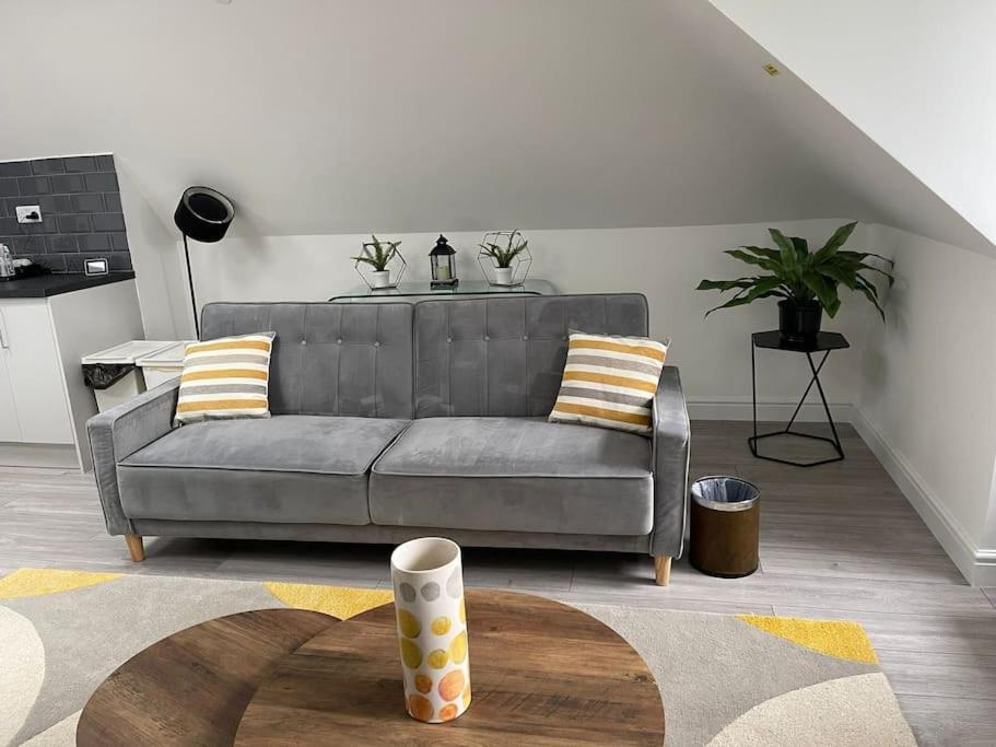 Orchid Lodge - Two Bed Generous Flat - Parking, Netflix, Wifi - Close To Blenheim Palace & Oxford - F4 Kidlington Eksteriør billede