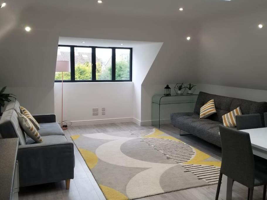 Orchid Lodge - Two Bed Generous Flat - Parking, Netflix, Wifi - Close To Blenheim Palace & Oxford - F4 Kidlington Eksteriør billede