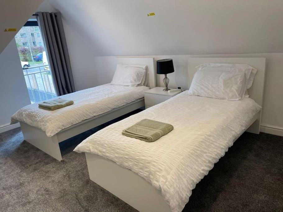 Orchid Lodge - Two Bed Generous Flat - Parking, Netflix, Wifi - Close To Blenheim Palace & Oxford - F4 Kidlington Eksteriør billede