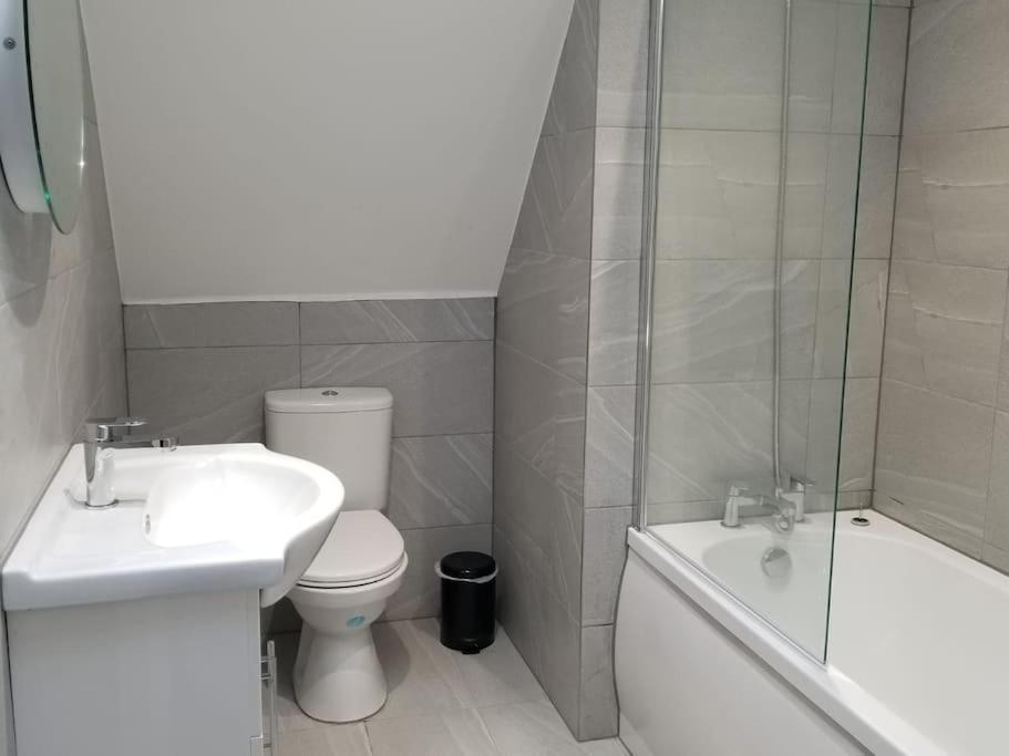 Orchid Lodge - Two Bed Generous Flat - Parking, Netflix, Wifi - Close To Blenheim Palace & Oxford - F4 Kidlington Eksteriør billede